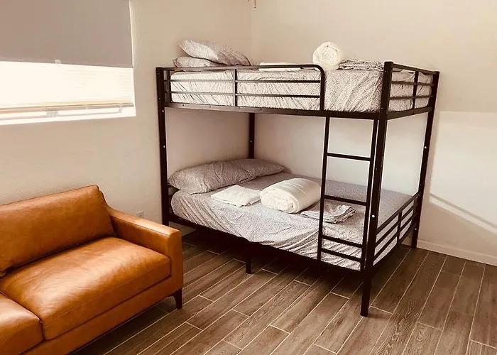 Gold 2br Retreat At The Heart Of Rt 66 Apartment Kingman